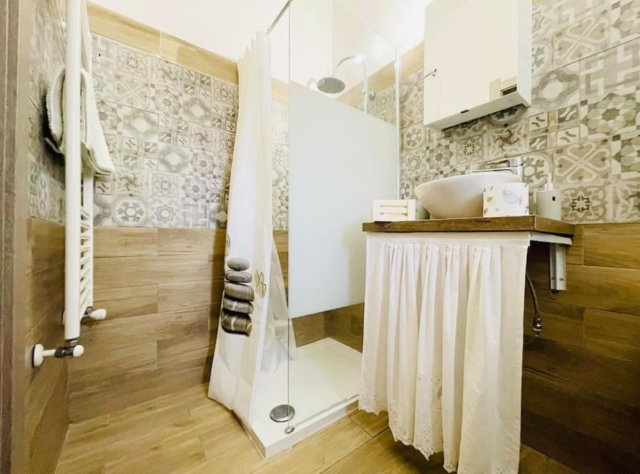 Porta Palazzo 15 Min - Suite Con Netflix & Wi-Fi ตูริน ภายนอก รูปภาพ