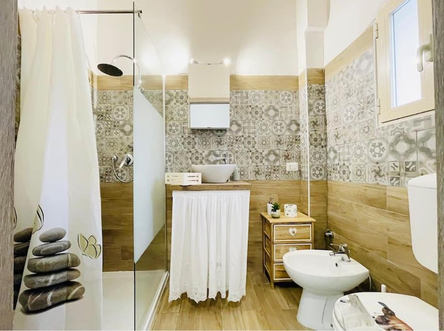 Porta Palazzo 15 Min - Suite Con Netflix & Wi-Fi ตูริน ภายนอก รูปภาพ